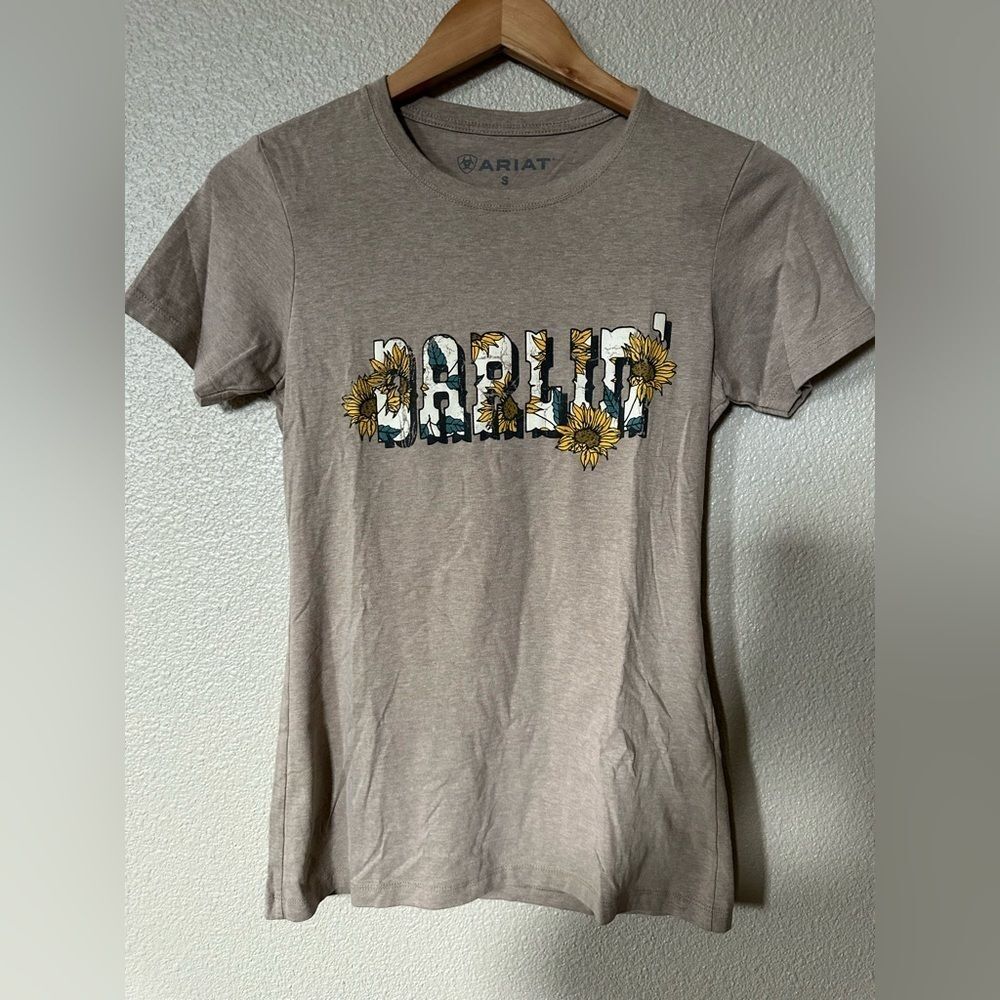 NWOT Ariat Women's Darlin with Yellow Flowers T-Shirt Size S